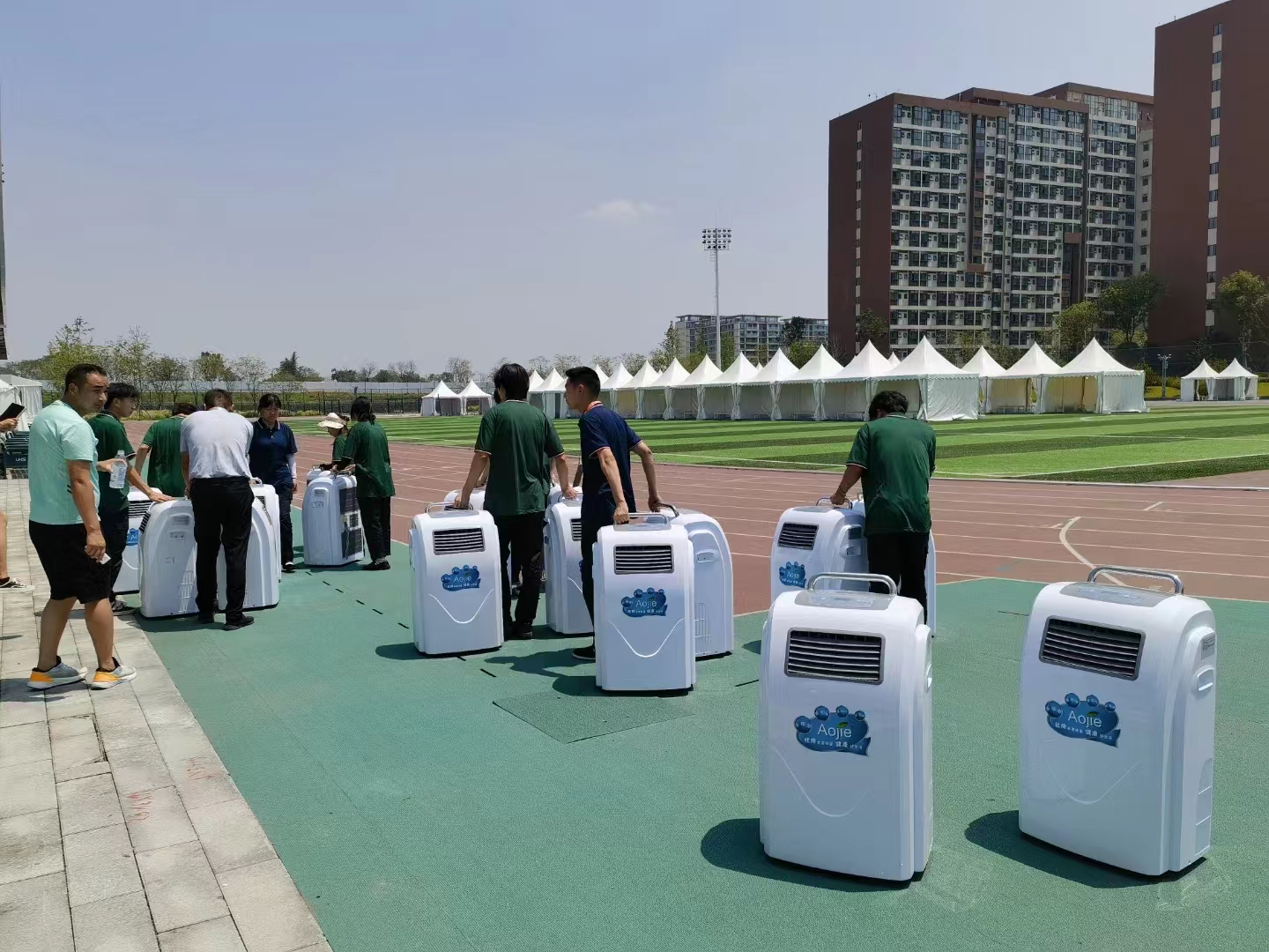 工作人員與消毒器械入駐圖 工作人員與消毒器械入駐圖